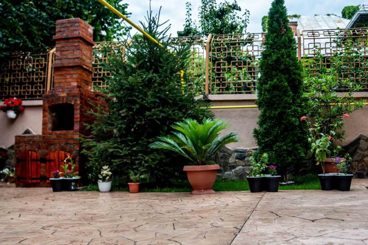 Hotel Casa Cattleya Târgu Jiu Exterior foto